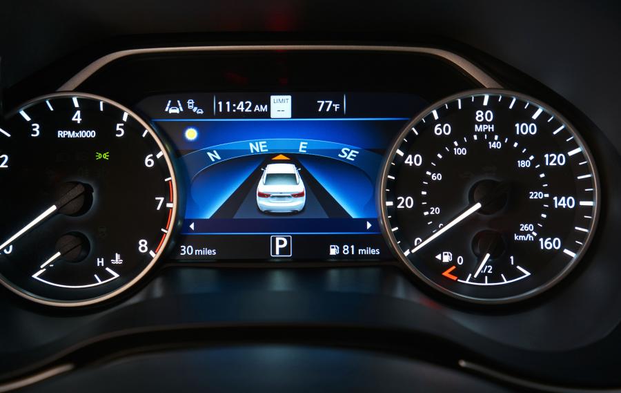 Панель приборов Nissan Maxima SR 2018 года  (фото 23 из 30)